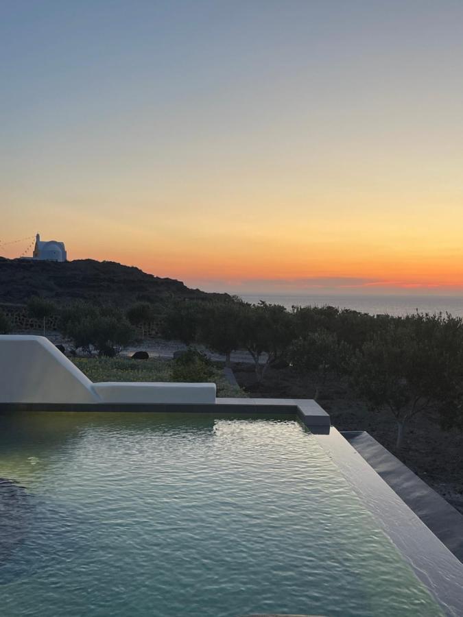 Saint John Oia-Exclusive Private Heated Pool Villas 外观 照片