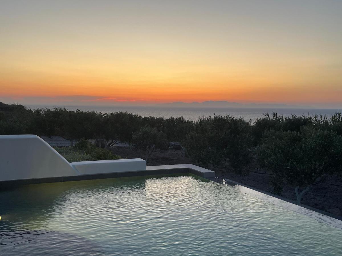 Saint John Oia-Exclusive Private Heated Pool Villas 外观 照片