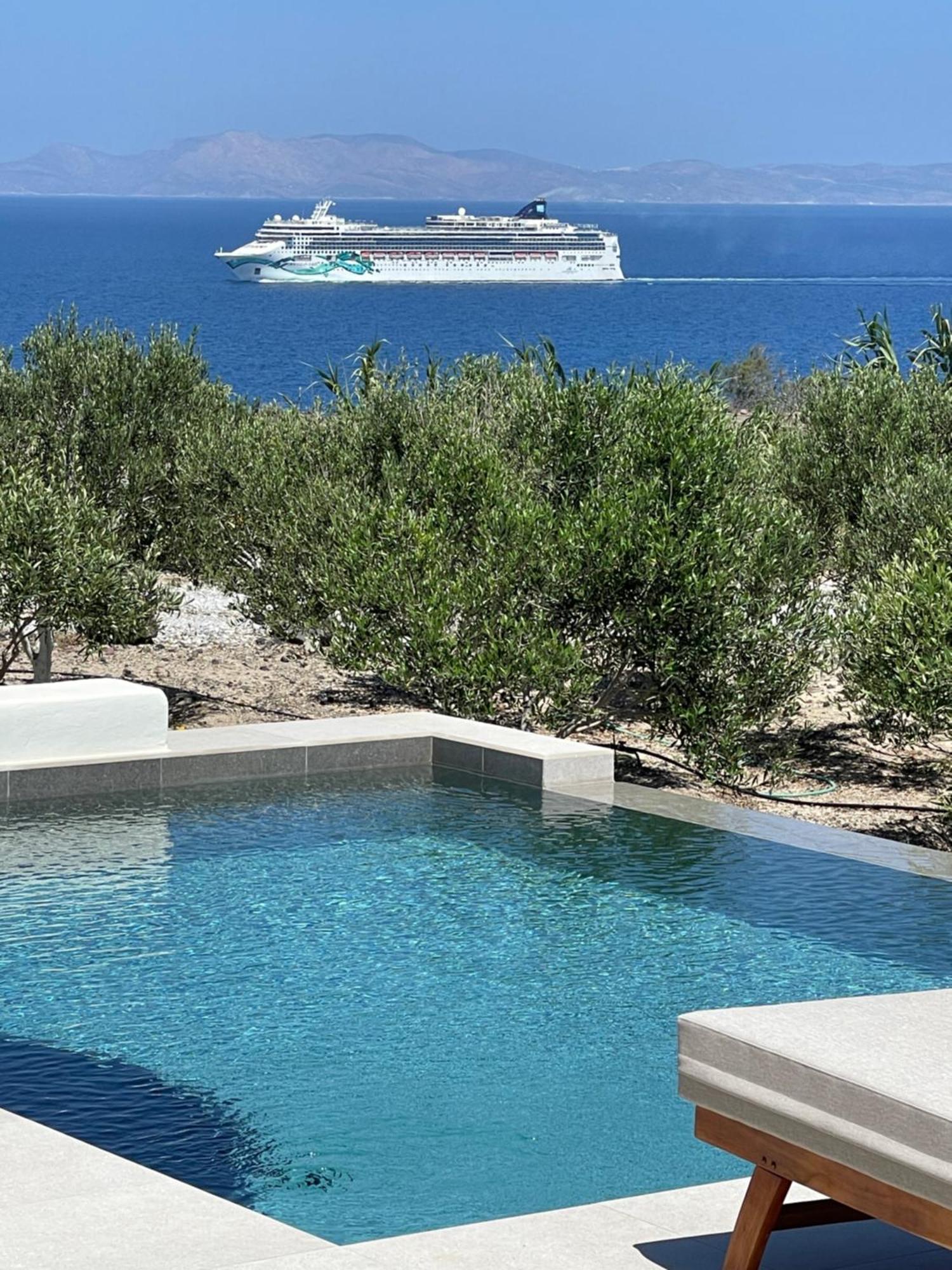 Saint John Oia-Exclusive Private Heated Pool Villas 外观 照片
