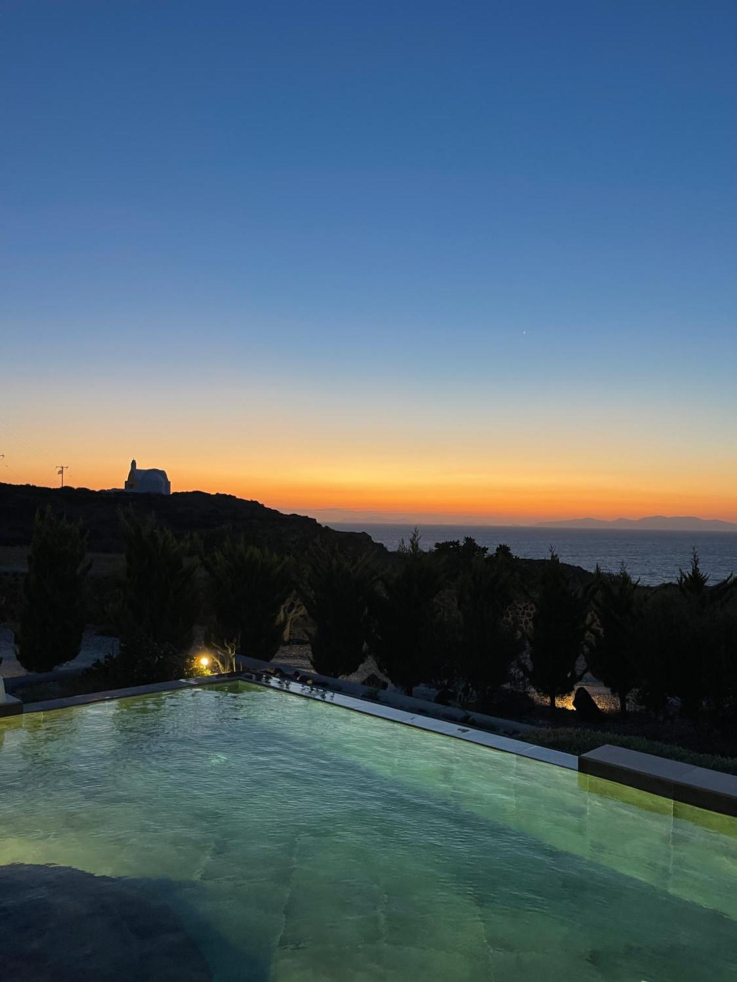 Saint John Oia-Exclusive Private Heated Pool Villas 外观 照片