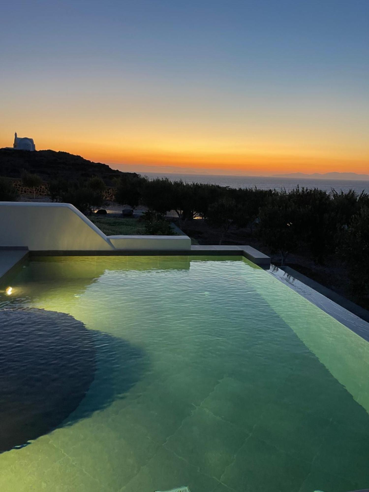 Saint John Oia-Exclusive Private Heated Pool Villas 外观 照片